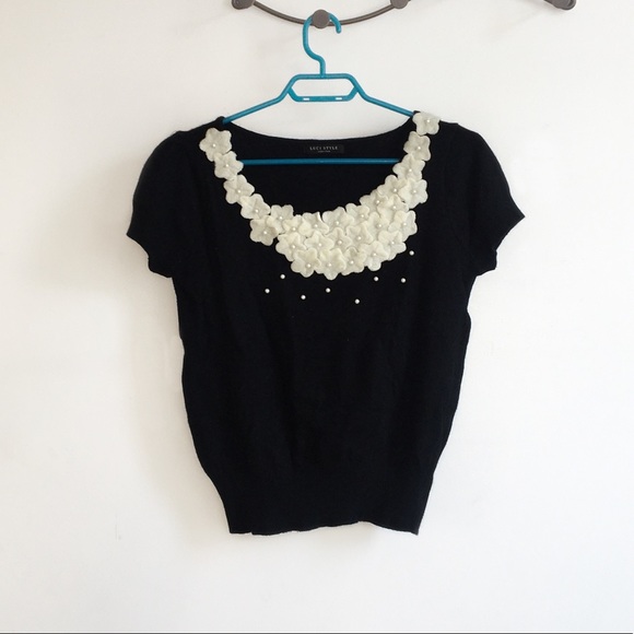 SOLD! 2/$20 Vintage Knit Short sleeves sweater - Picture 4 of 7